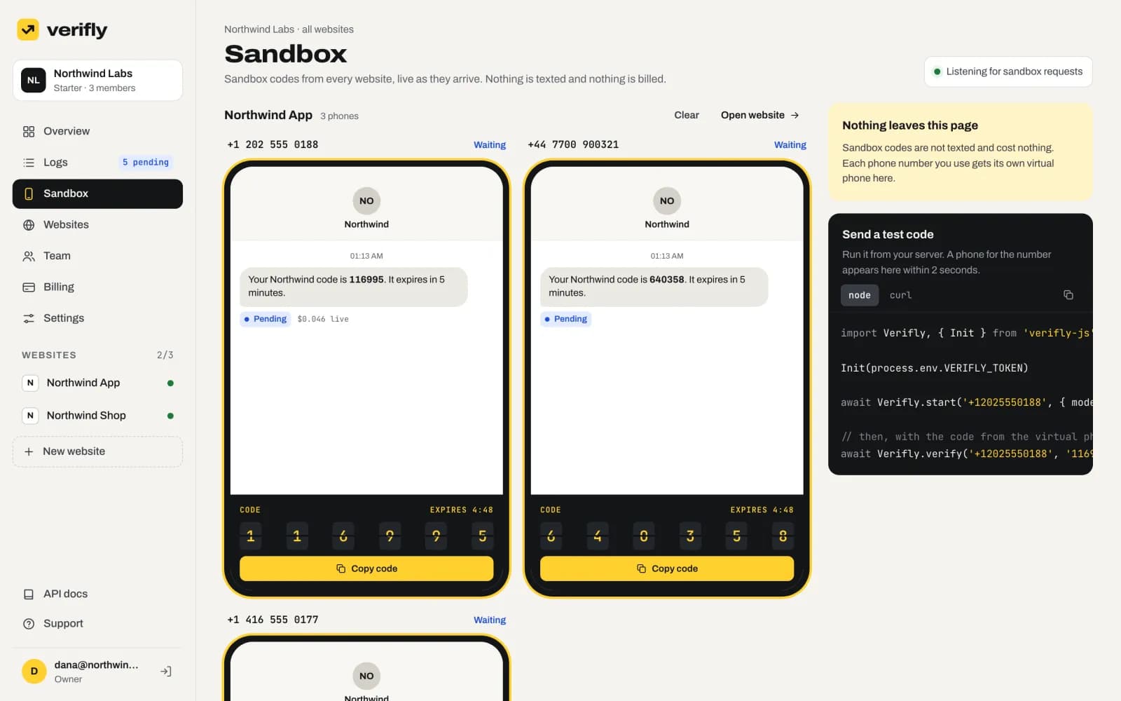 עמוד ה-Sandbox עם טלפונים וירטואליים שמציגים קודים